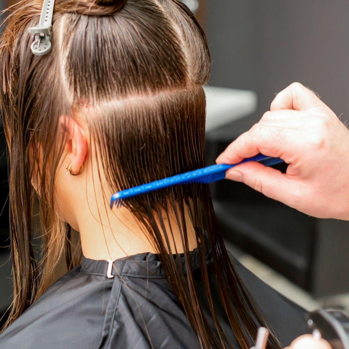 A hairdresser using the right comb for hairstylists