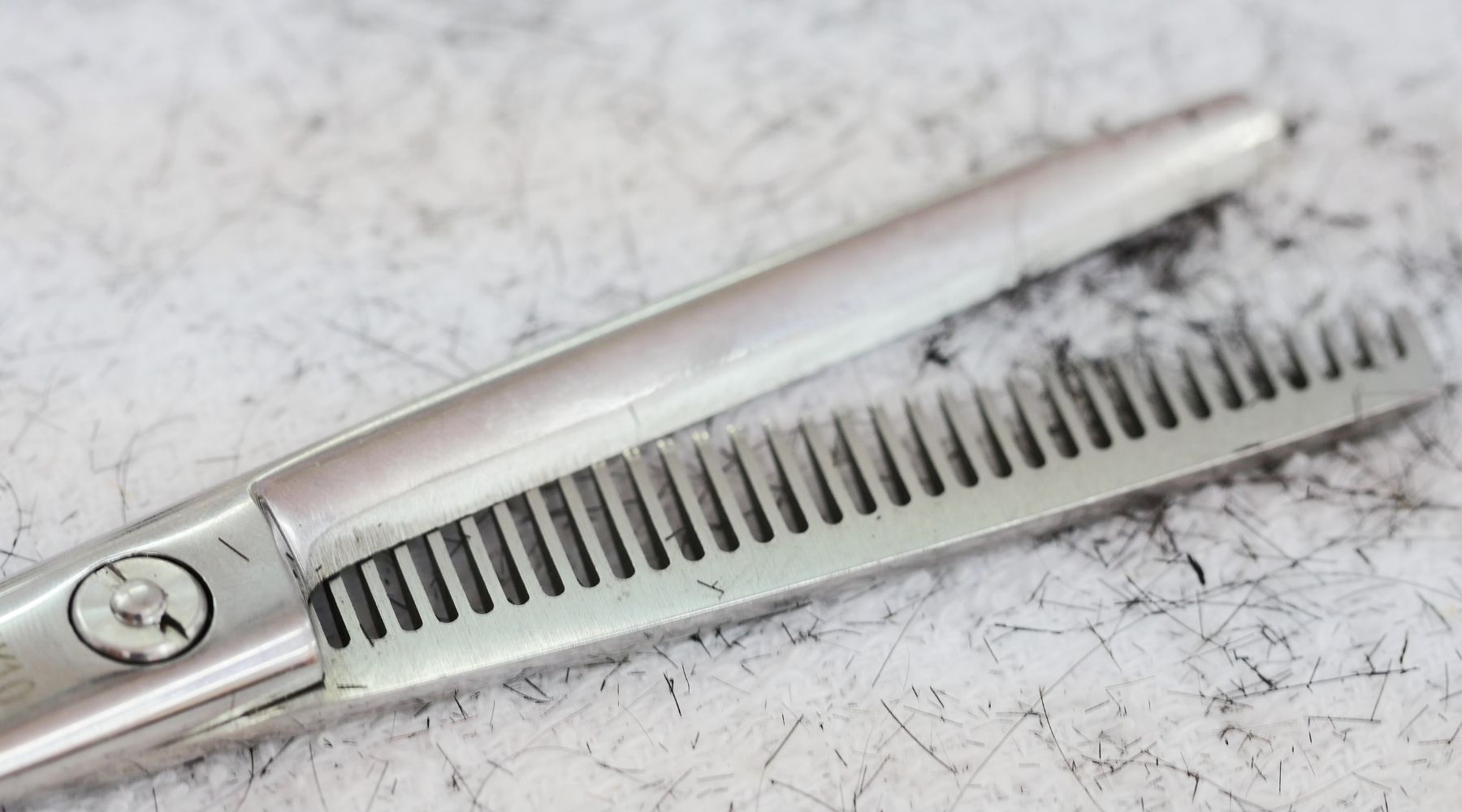 The hair thinning shears ready to be cleaned in a salon