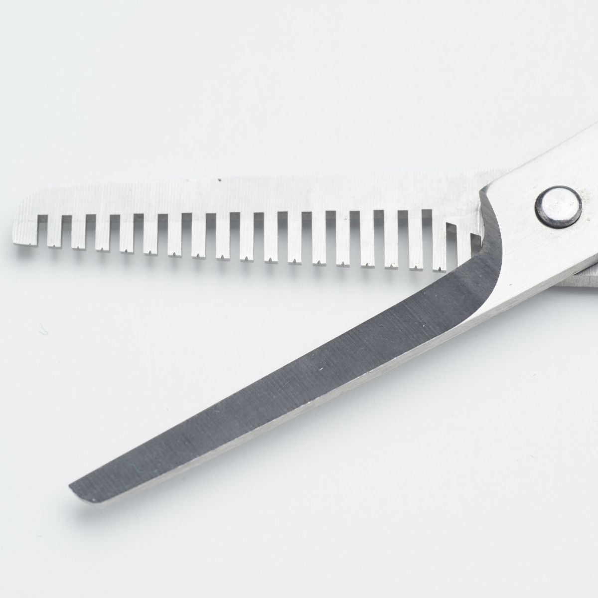 Will Thinning Shears Ruin My Hair? Thinning Scissor Hair Damage - Japan  Scissors USA