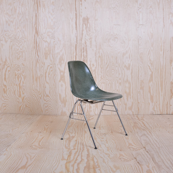 Eames Fiberglass Sidechair | Herman Miller