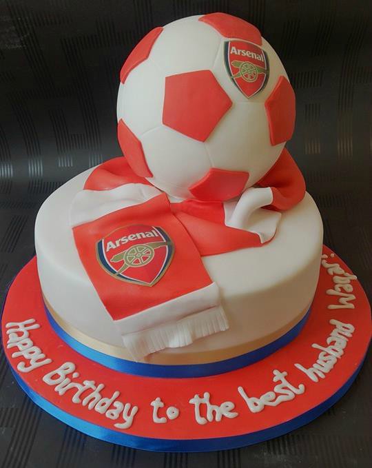 🎉⚽️ Football cake for an Arsenal FC... - Emma's Clever Cakes | Facebook