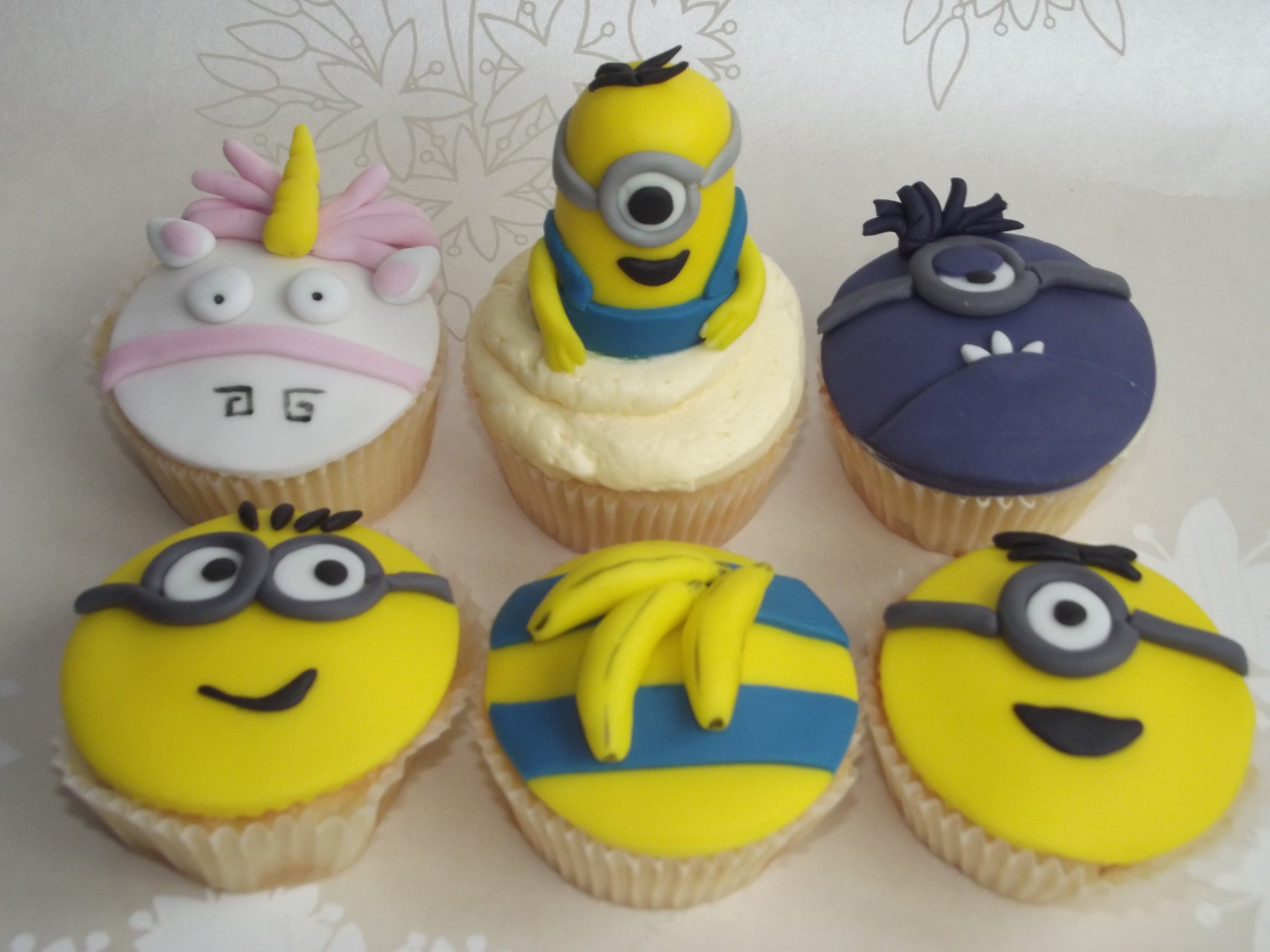 despicable me cupcake cake