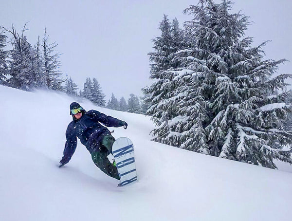 Mt Bachelor powder snowboarding