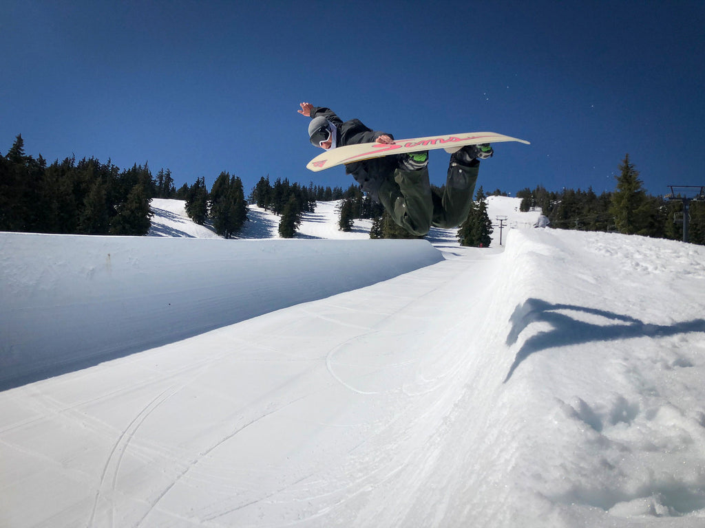 Mt Bachelor halfpipe on retro sims snowboard