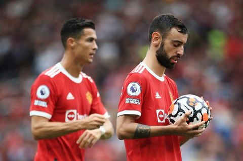 Bruno Fernandes Holding Football just before he takes penalty for Man United 