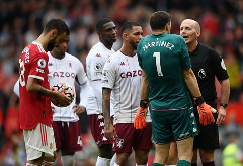 Emi Martinez Playing for Aston Villa v Manchester United arguing with referee re penalty