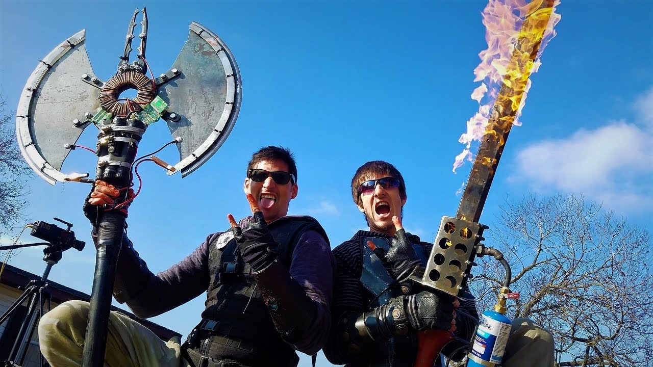 Chuck and Charles show off some incredible custom Dead Rising weapons fabricated by Matthew Dawes.