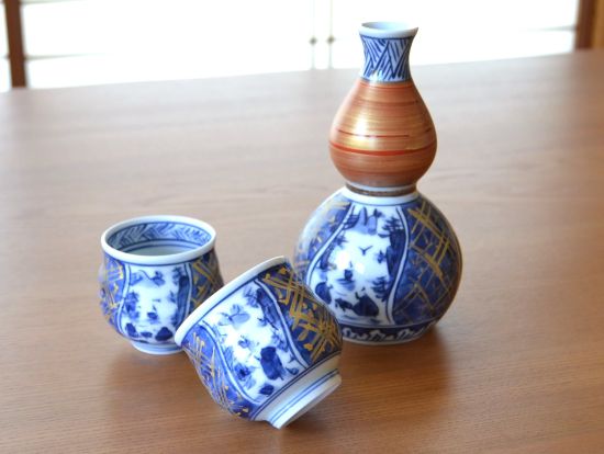 Golden Peony Arita Porcelain Sake Set – SAKE.treat