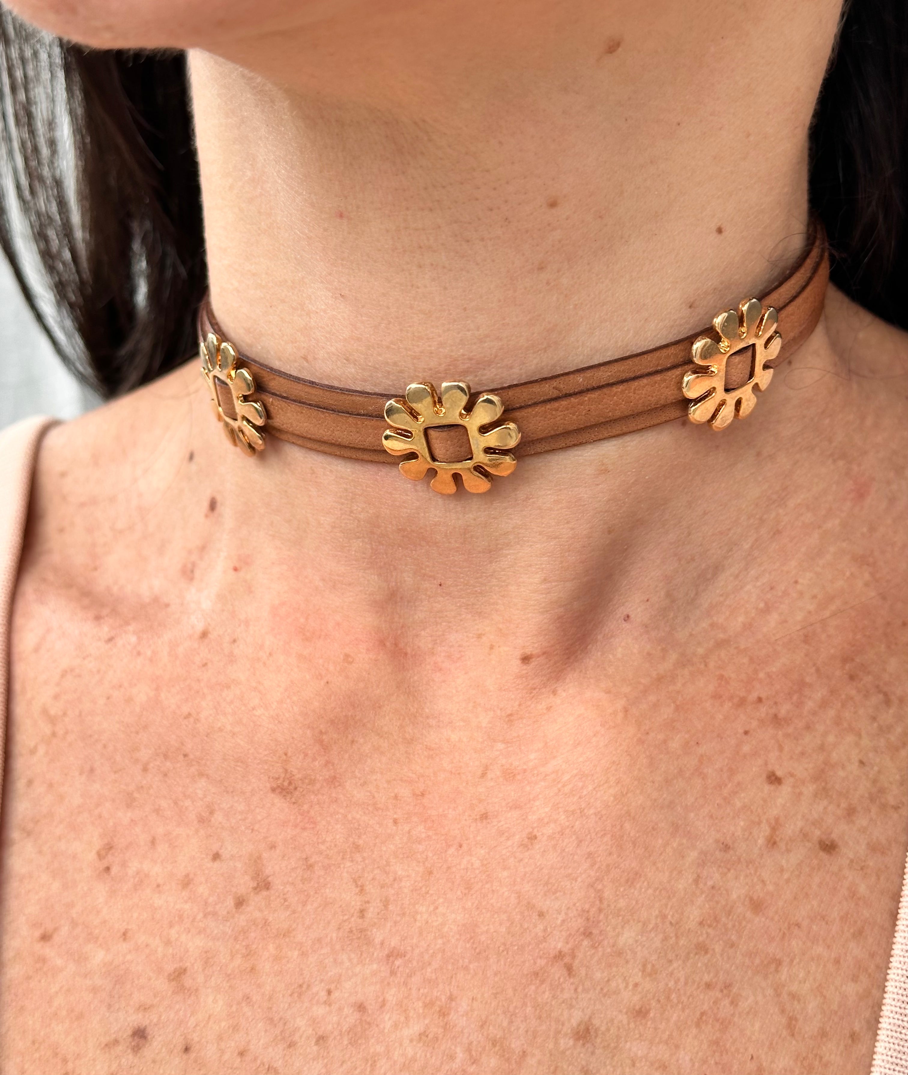 HANDMADE GOLD PLATED FLOWERS ADJUSTABLE LEATHER CHOKER