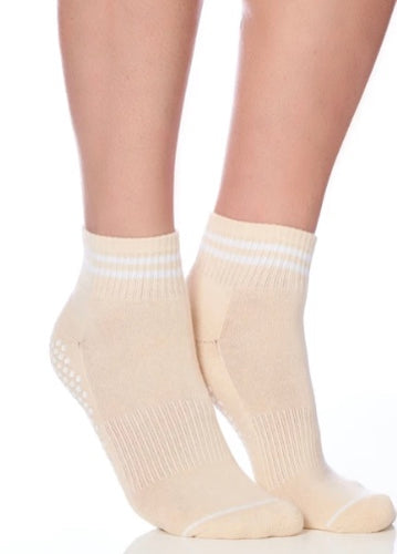 LUCKY HONEY Grip Socks – The PilatesBarre