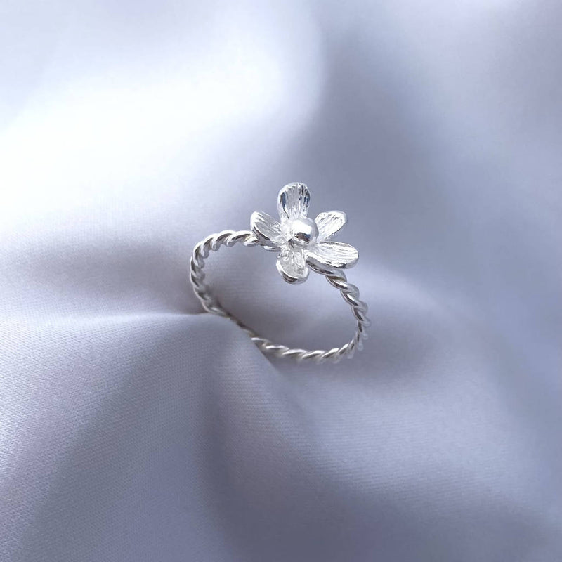 Handmade Sterling Silver Daisy Ring with a Twist