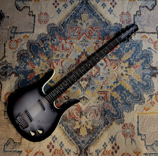 Danelectro Longhorn Baritone - Silver Blackburst – Cumberland Guitars