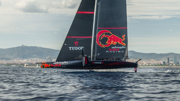 Alinghi Red Bull uses HexaTraction