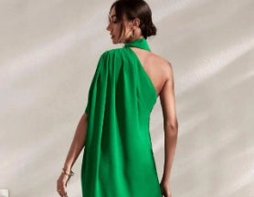 Mädchen im grünen Kleid