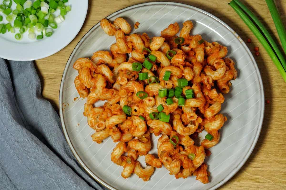 Pasta mit Linsen-Tomaten-Soße