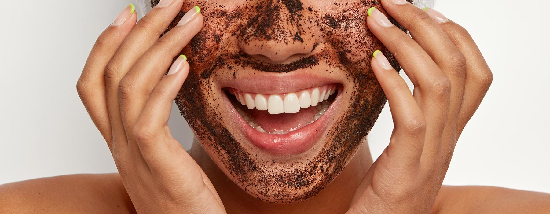 The 10 best ways to recycle coffee grounds: Using coffee grounds as a face scrub - Blog by EspressoWorks