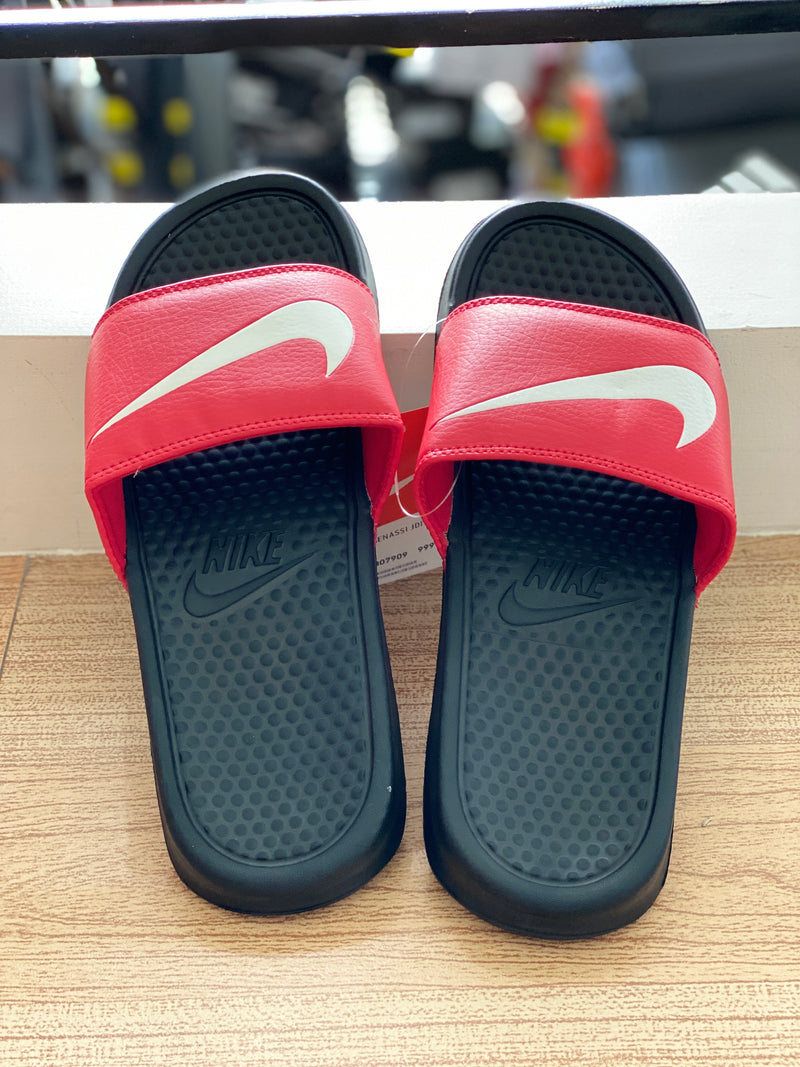 nike benassi slides red