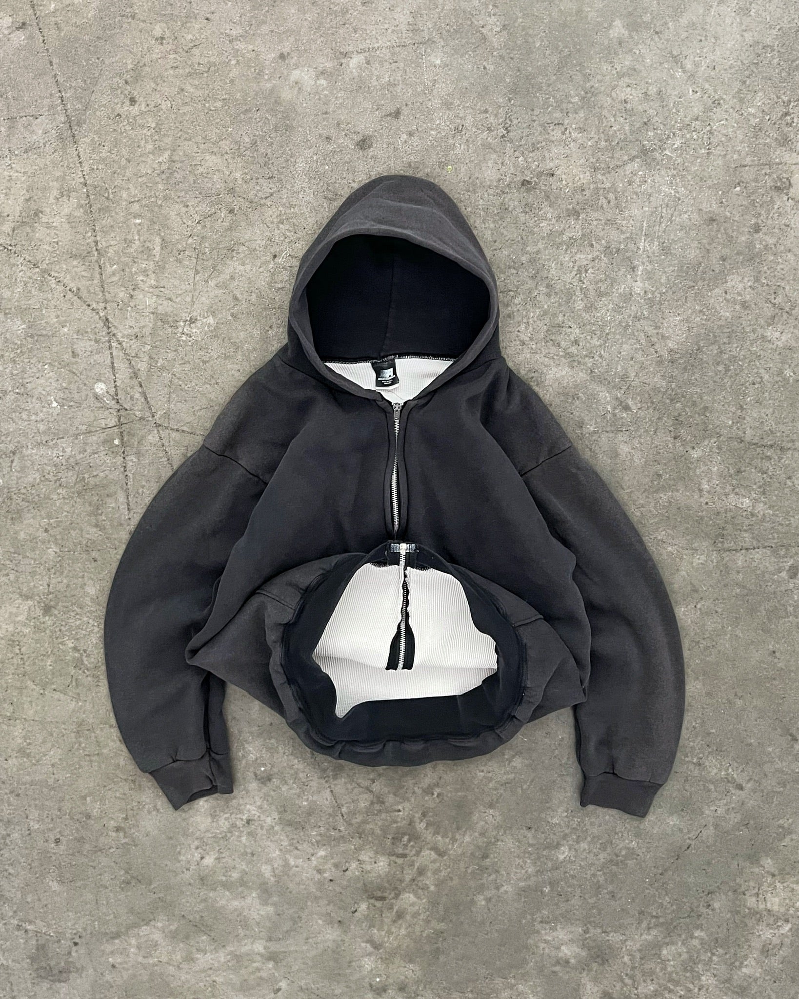 SUN FADED BLACK WAFFLE LINED ZIP UP HOODIE - 1990S – AKIMBO CLUB