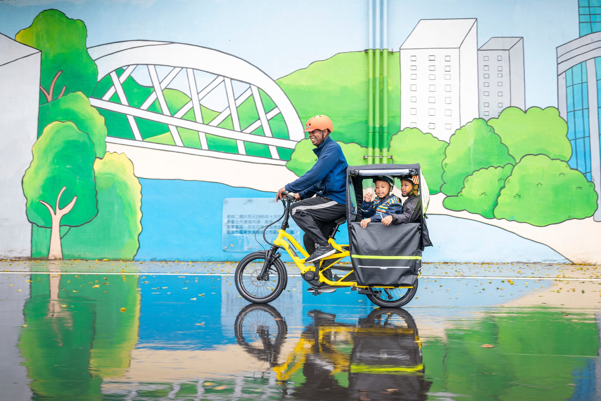 Canopy installée sur le Tern GSD pour le transport d'enfants