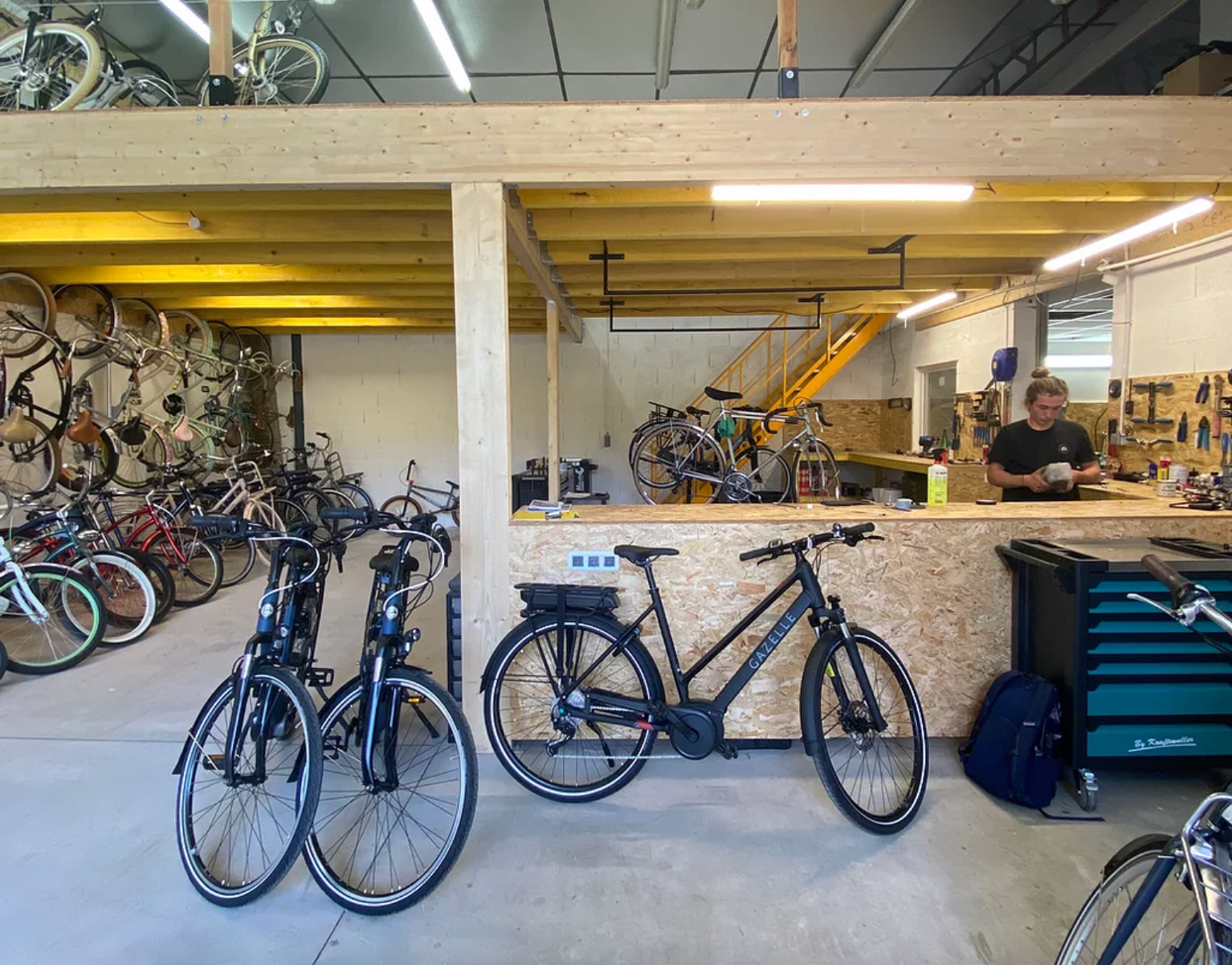 Calaise Bicycle propose à la vente des vieux vélos reconditionnés dans leur atelier