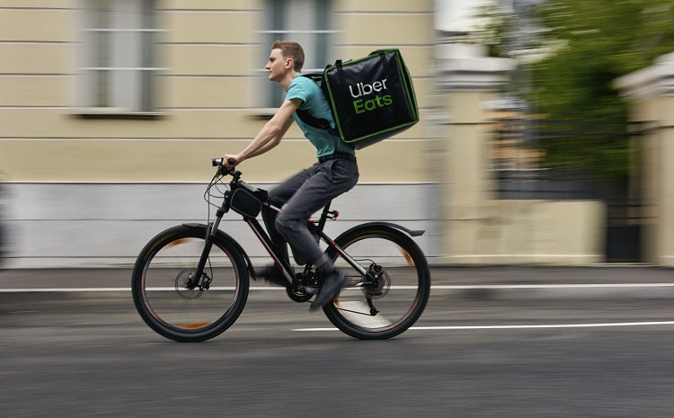 Livreur Uber Eats en livraison en ville