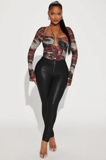 Liliana Faux Leather Leggings - Olive  Curvy girl fashion, Curvy women  jeans, Curvy women fashion