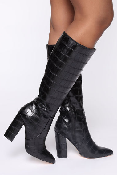 Stomp Around Here Boots - Black – Fashion Nova