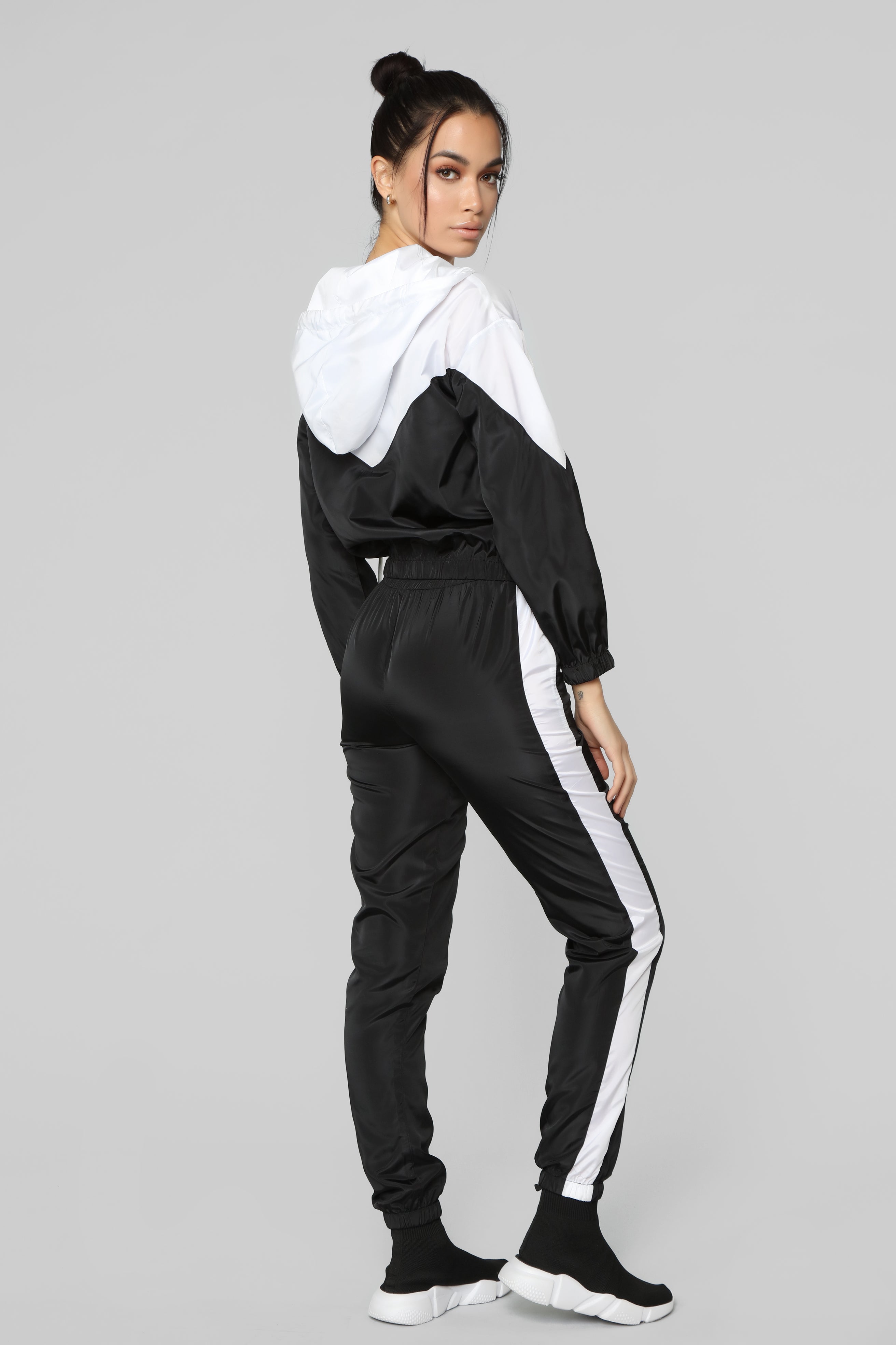 Mia Windbreaker Joggers - Black/White – Fashion Nova