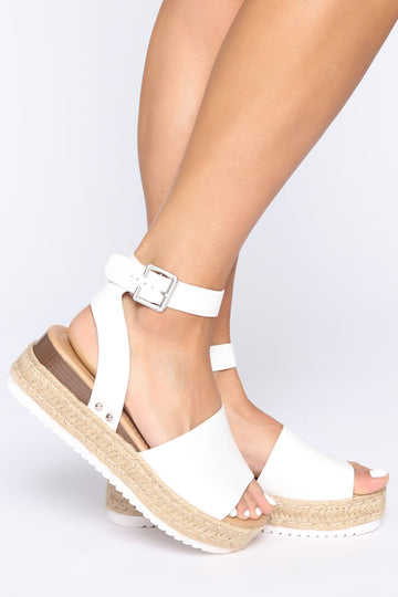 fashion nova flip flops