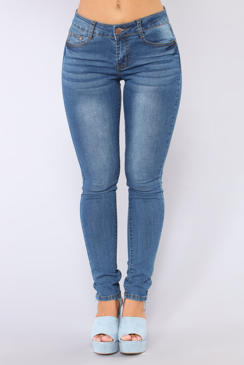 Casy Skinny Jeans - Medium Wash - Jeans - Fashion Nova