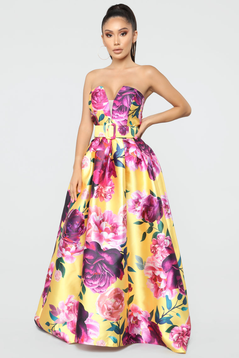 Featured image of post Fashion Nova Floral Maxi Dress / Browse these beautiful floral maxi dress to get the perfect attire for girls.