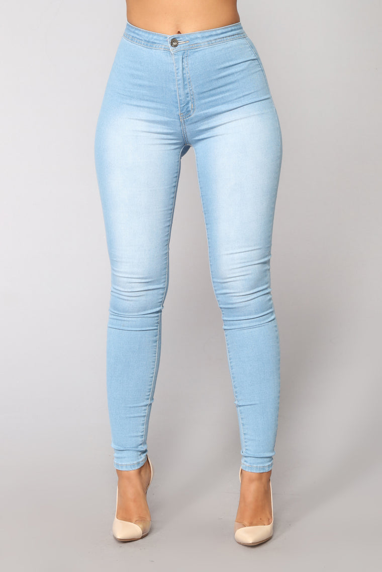 light blue wash skinny jeans