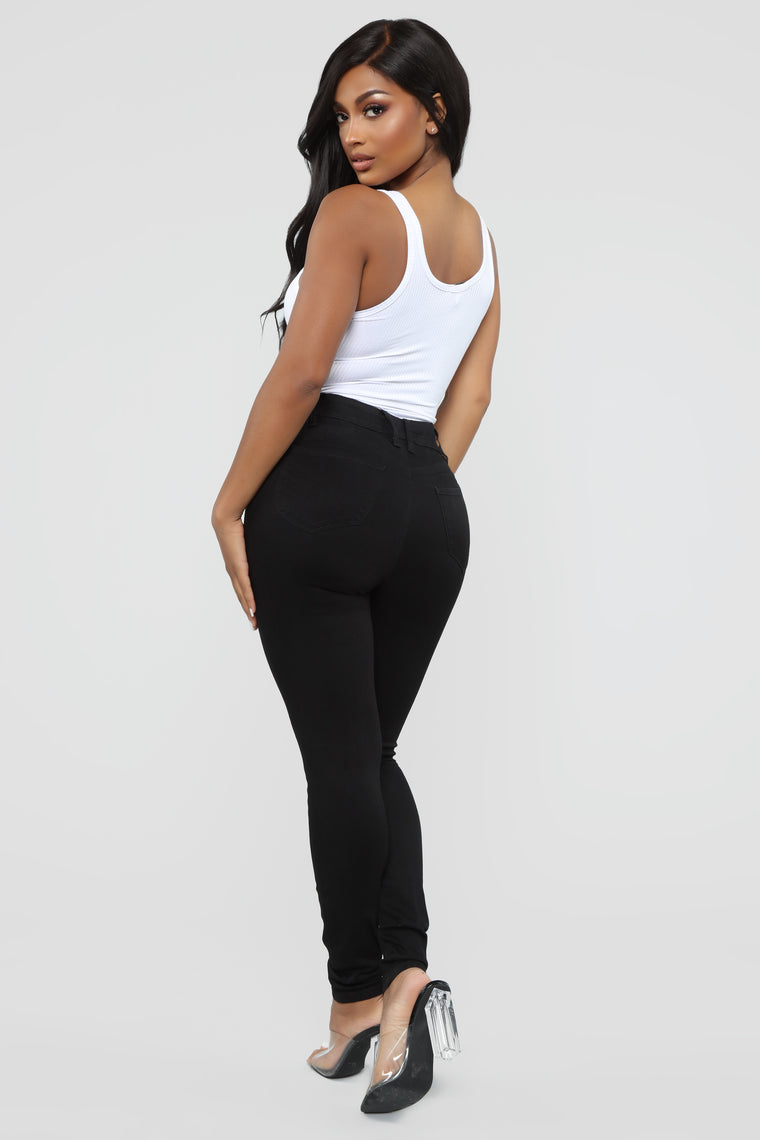 Statuesque Booty Lifting Jeans - Black