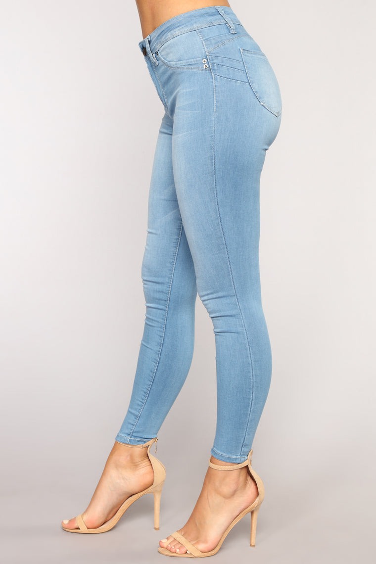 Squat Like That Booty Lifting Jeans - Light Blue Wash