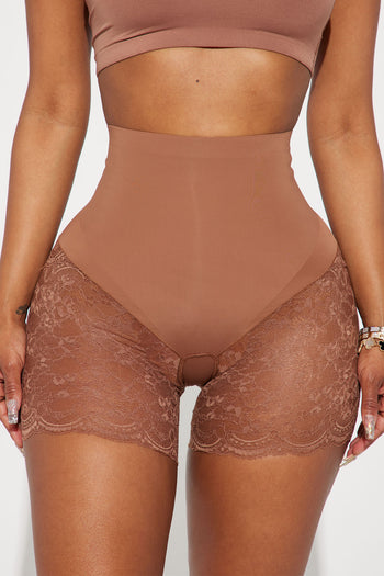 Curvy Feelings Power Lace Padded Hips Shapewear Mini Short - Nude