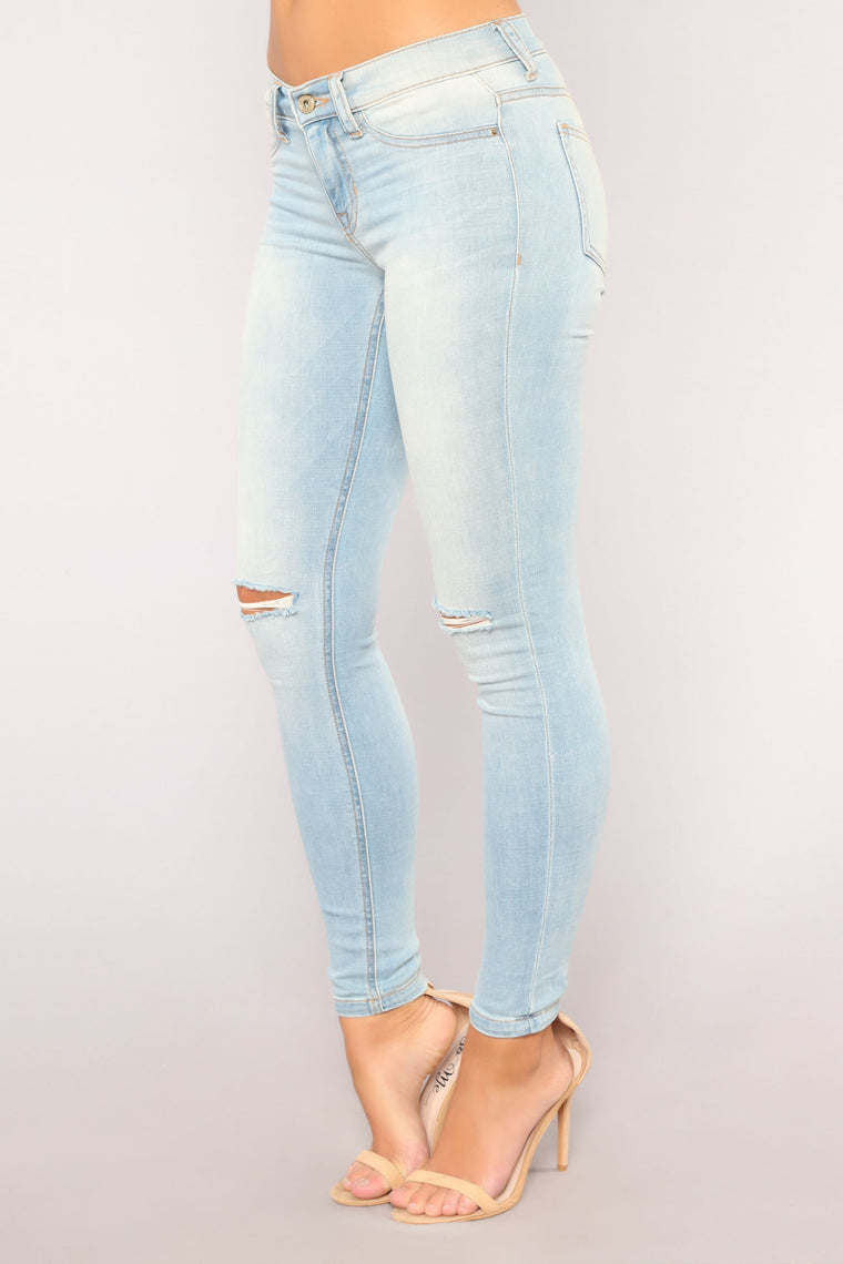 Leah Mid Rise Skinny Jeans - Light Blue Wash - Jeans - Fashion Nova