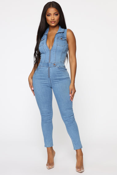 Hold Me By The Heart Denim Jumpsuit - Light Wash – Fashion Nova