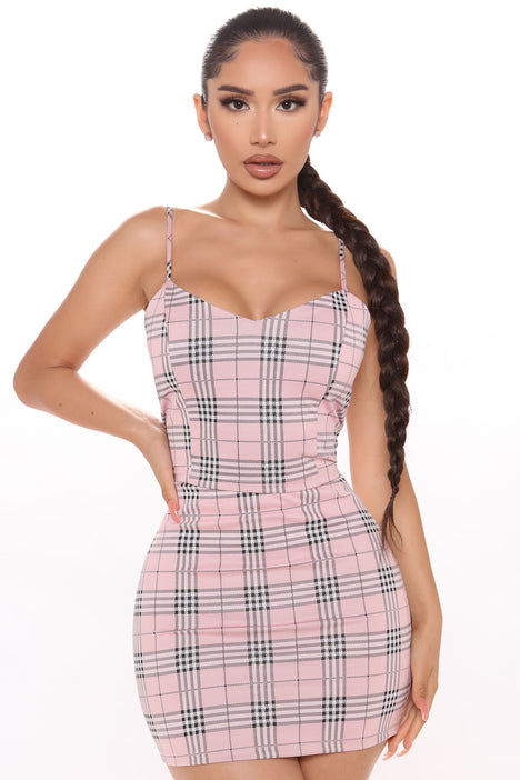 pink plaid skirt 90s style