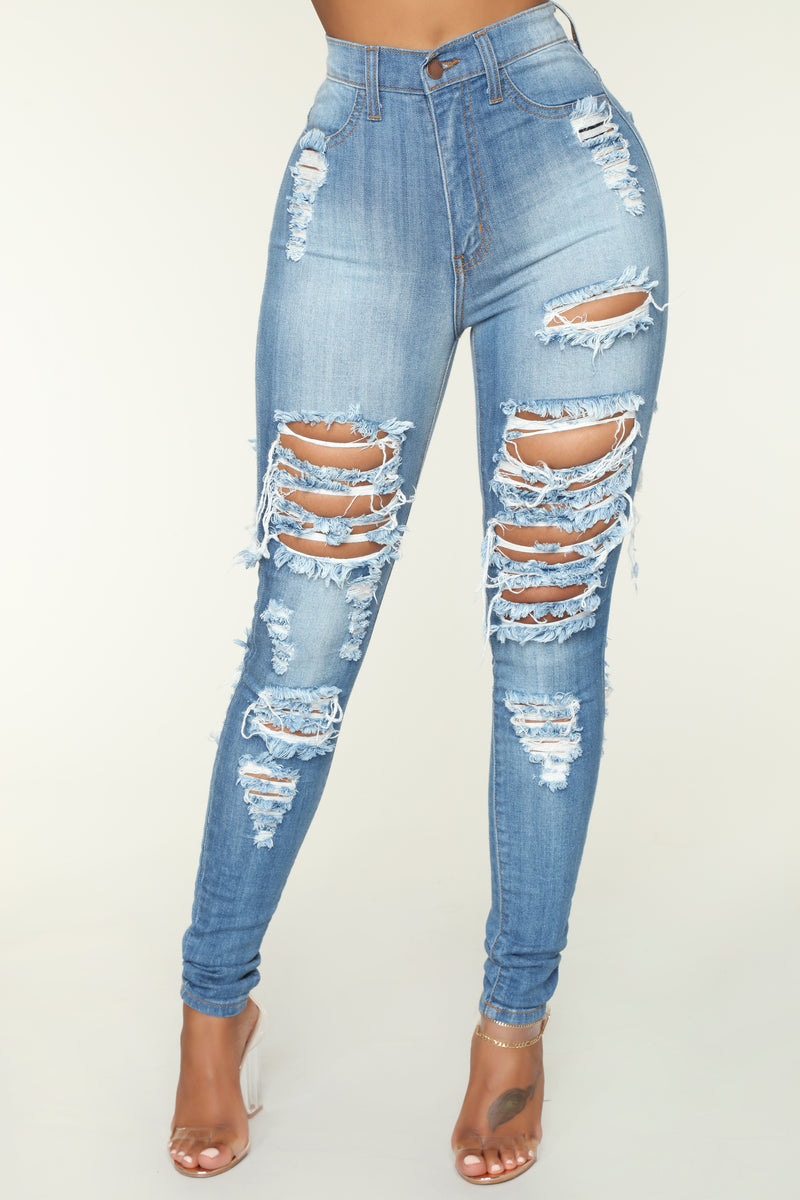 light ripped jeans outfit
