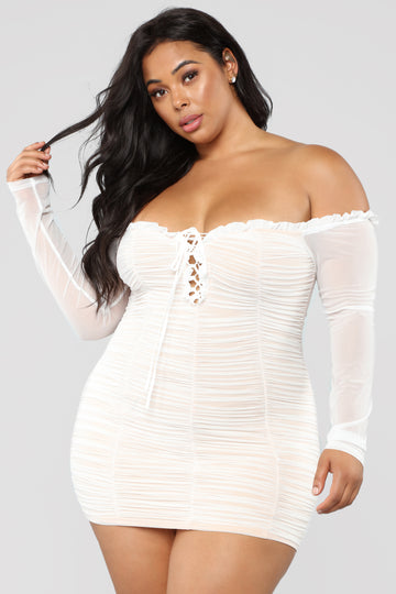 white dress for curvy women