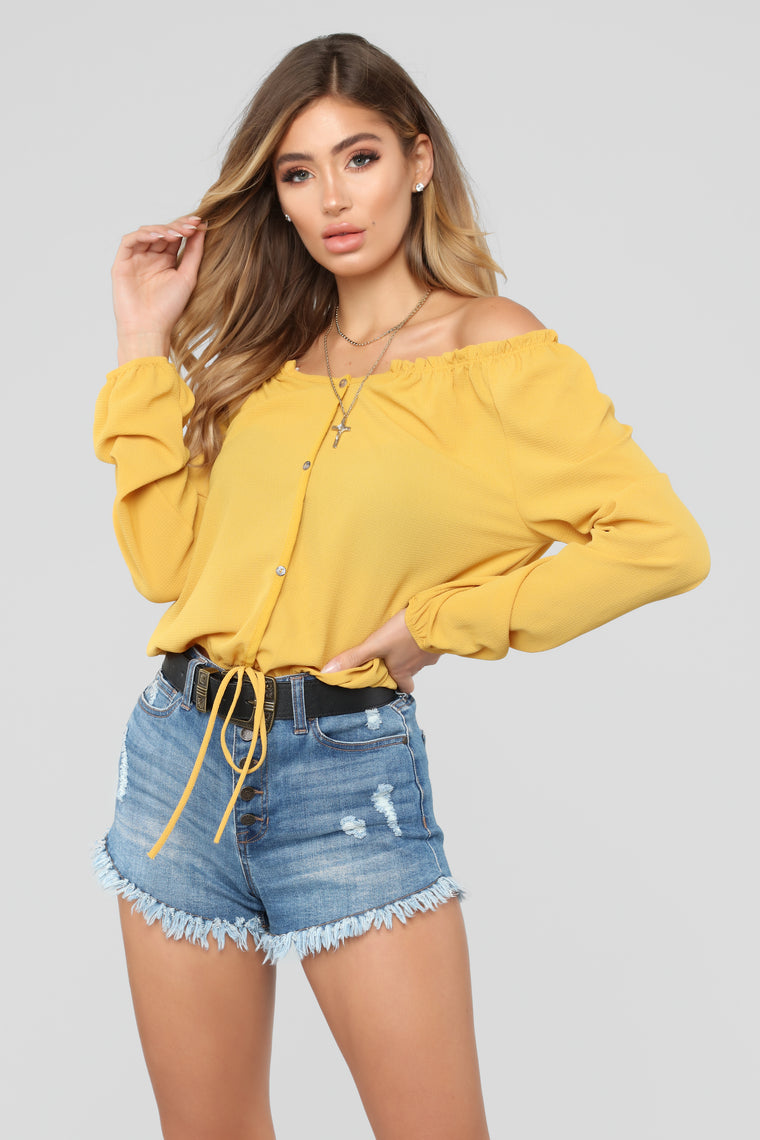 Lady in Waiting Top - Mustard