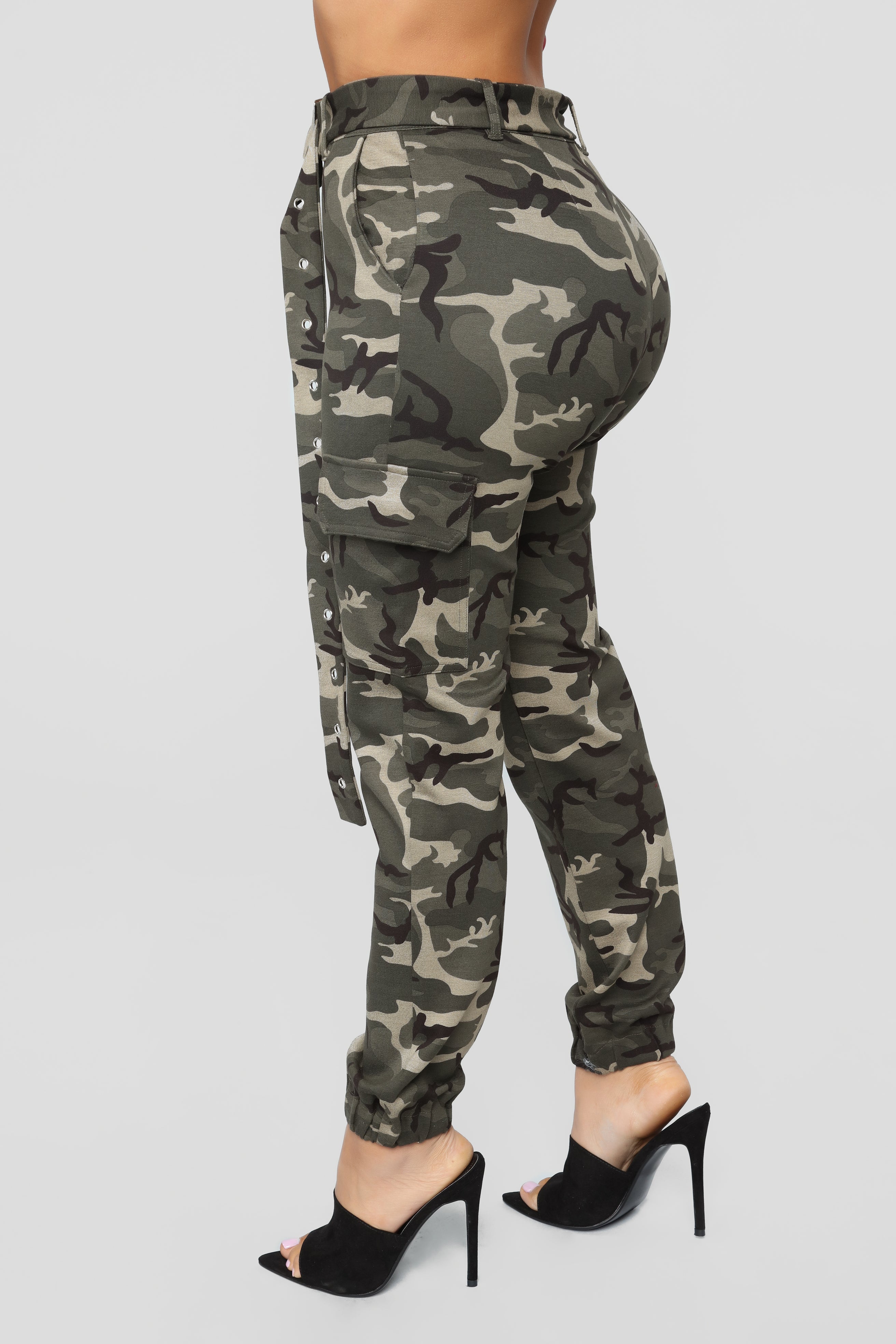 camo pocket belted jogger pants