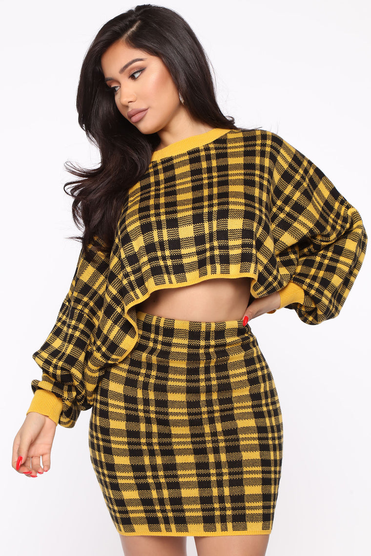 black and yellow sweater