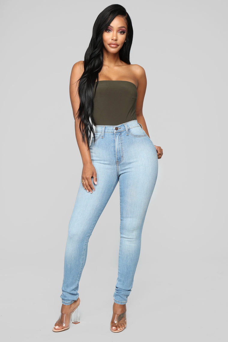 fashion nova jeans on tall girl