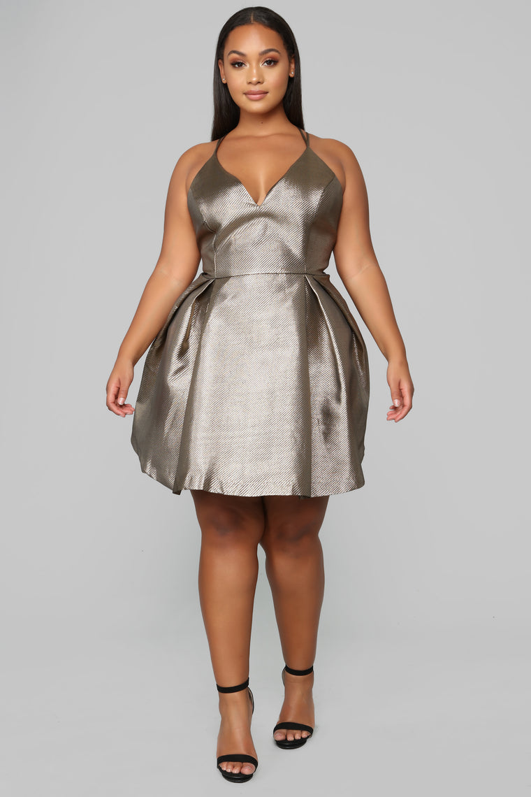 Avenue Metallic Dress - Gold – Fashion Nova