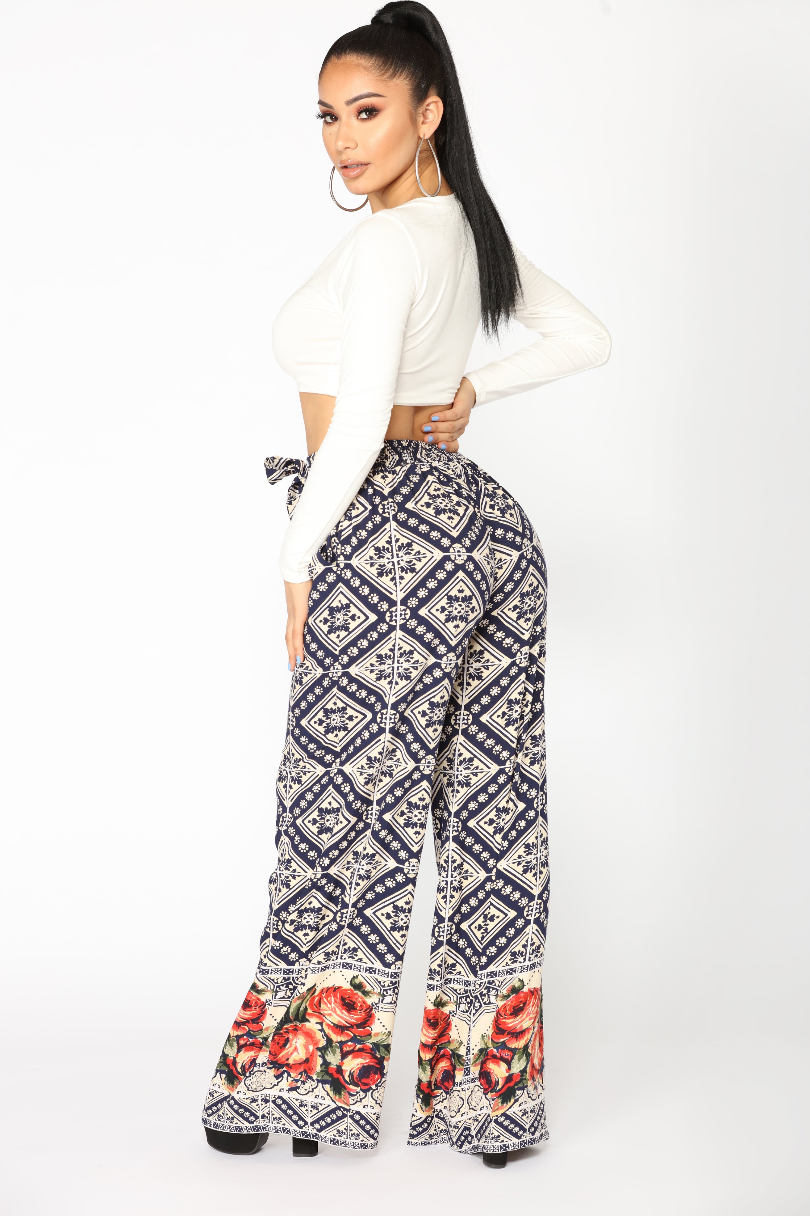 Shannon Tie Waist Pants - Navy Floral – Fashion Nova