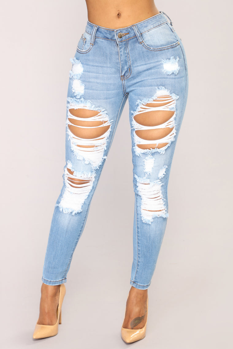 light ripped jeans outfit