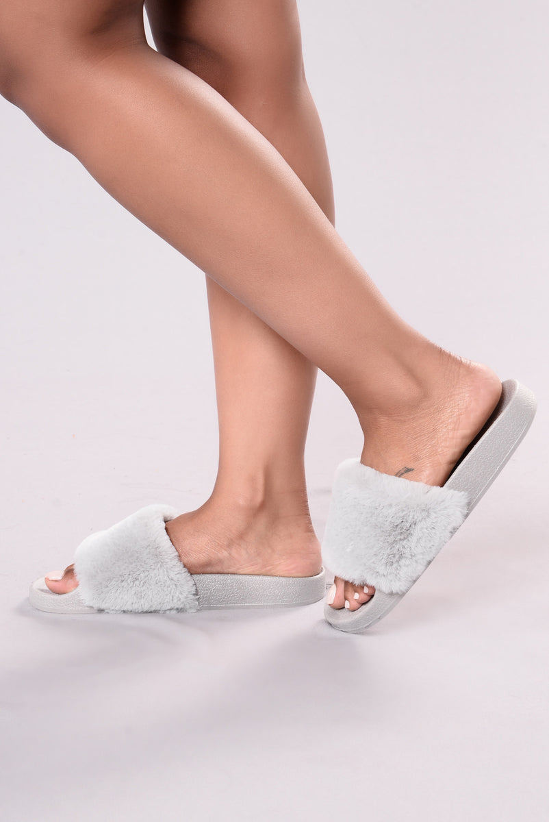 fashion nova fluffy slides