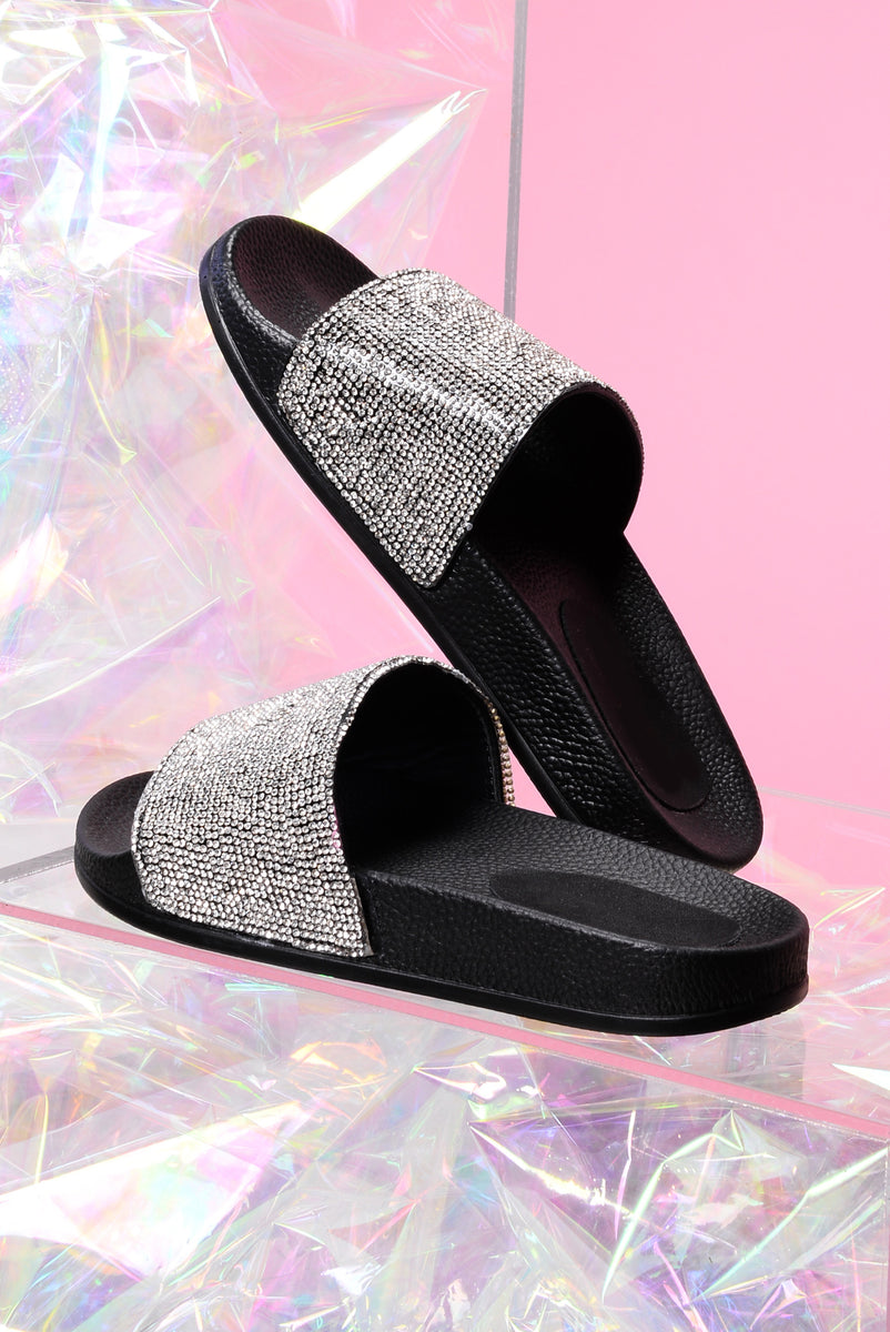 fashion nova fluffy slides