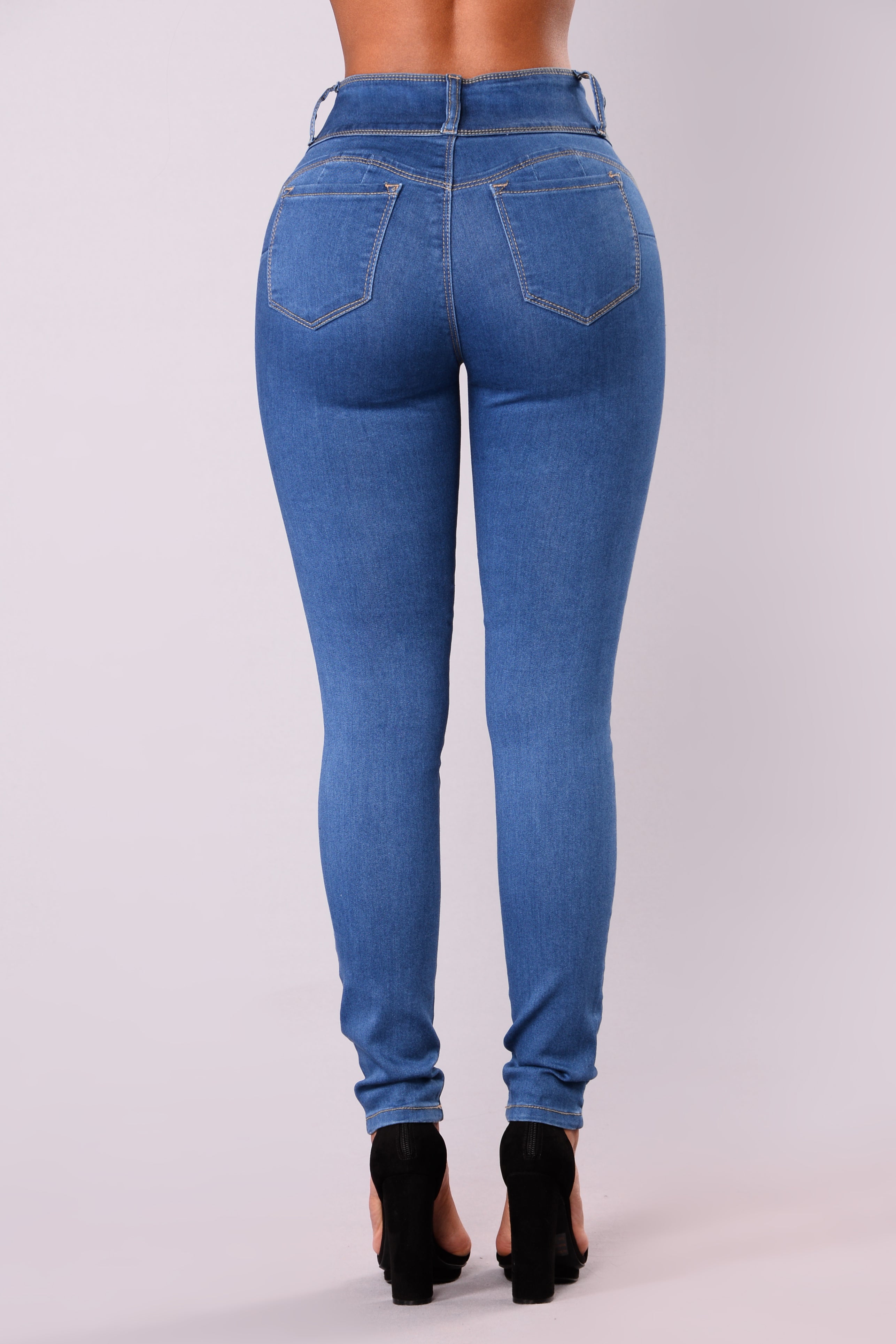 Round Of Applause Booty Shaped Jeans Medium 8308
